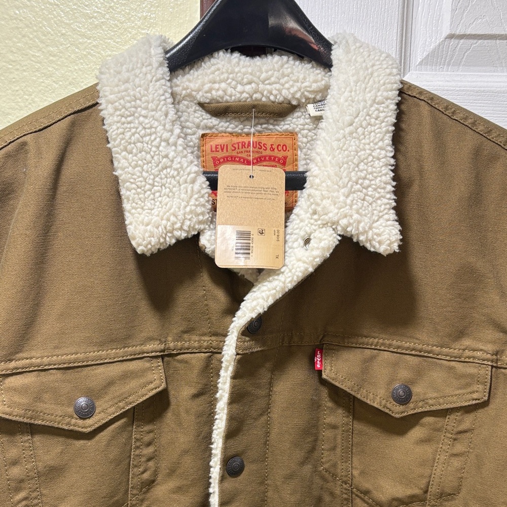 Levi's Men's Brown Sherpa-Lined Trucker Jacket with Cream Collar
